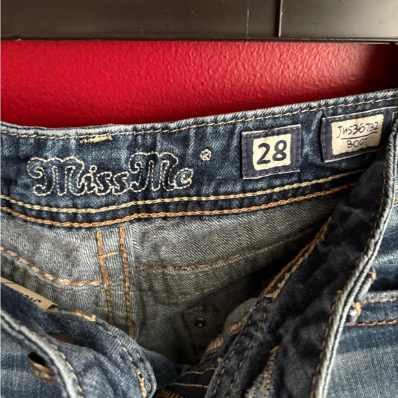 Miss Me Cut-off Jean Shorts - Picture 7 of 9